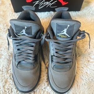 JORDAN 4 RETRO COOL GREY. 2019. Size 8.5 men